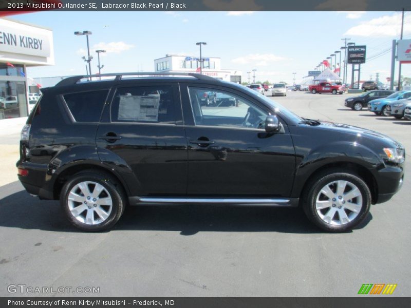 Labrador Black Pearl / Black 2013 Mitsubishi Outlander SE