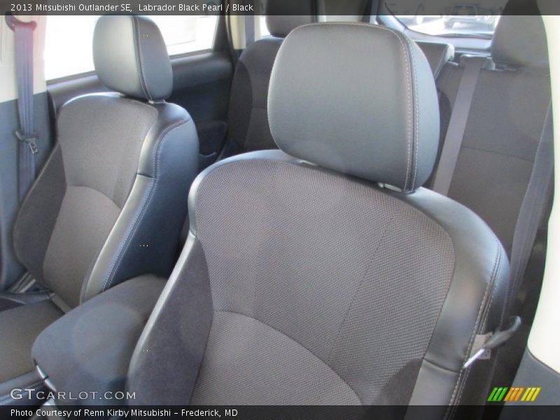 Labrador Black Pearl / Black 2013 Mitsubishi Outlander SE
