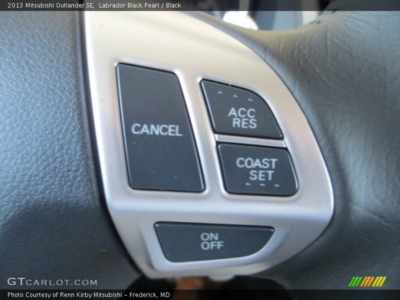 Labrador Black Pearl / Black 2013 Mitsubishi Outlander SE