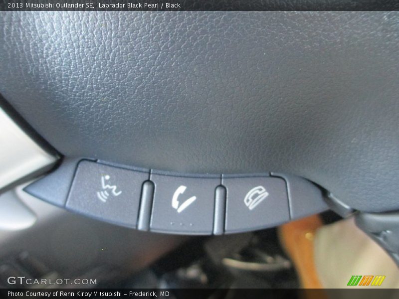 Labrador Black Pearl / Black 2013 Mitsubishi Outlander SE