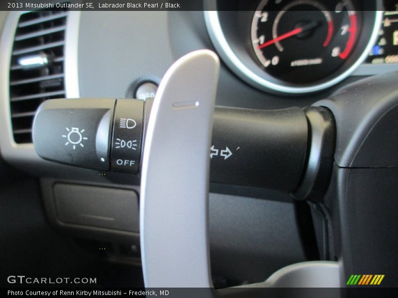 Labrador Black Pearl / Black 2013 Mitsubishi Outlander SE