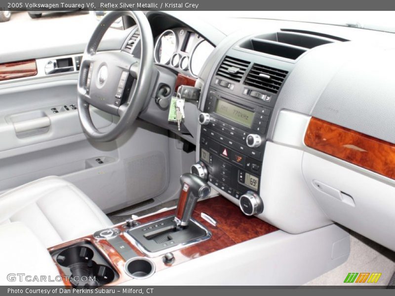 Reflex Silver Metallic / Kristal Grey 2005 Volkswagen Touareg V6