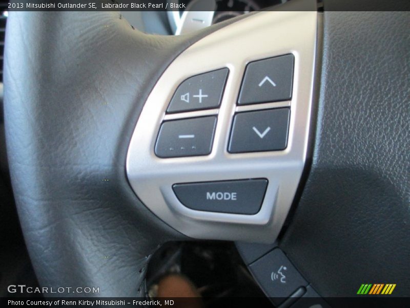 Labrador Black Pearl / Black 2013 Mitsubishi Outlander SE
