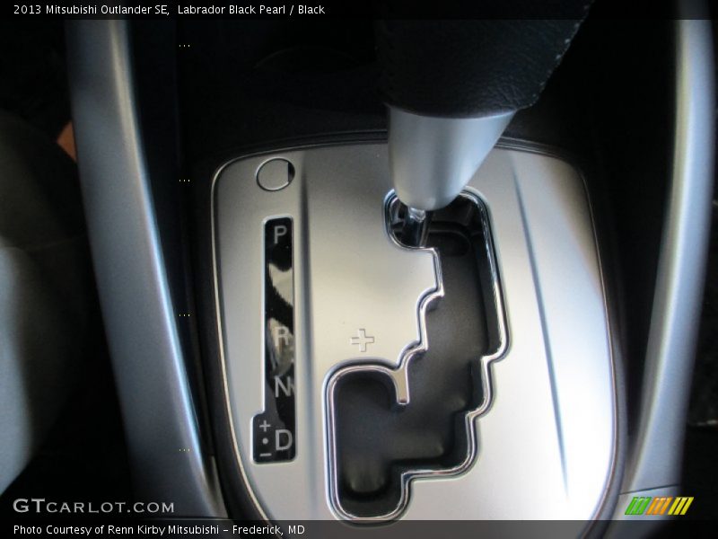 Labrador Black Pearl / Black 2013 Mitsubishi Outlander SE