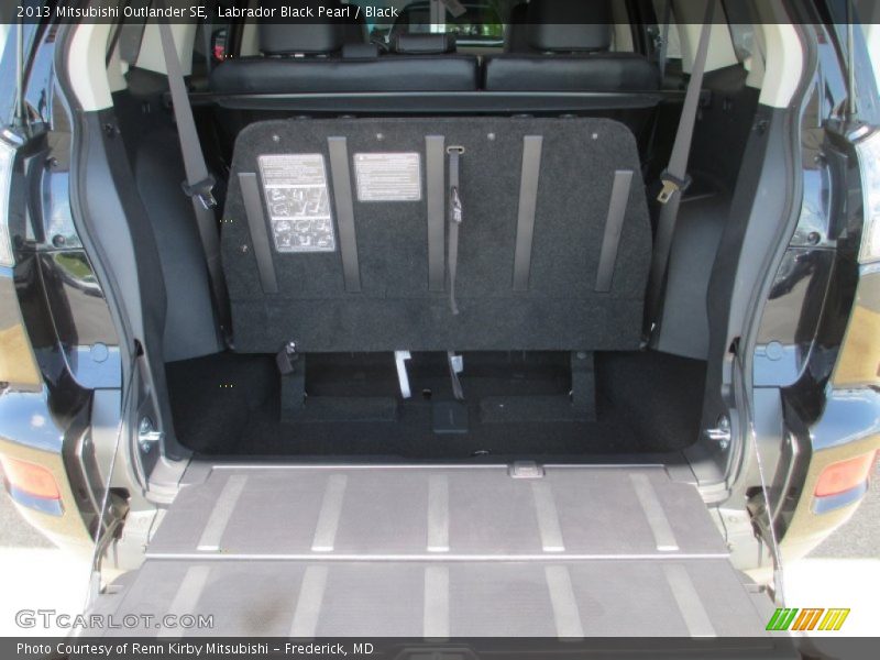 Labrador Black Pearl / Black 2013 Mitsubishi Outlander SE