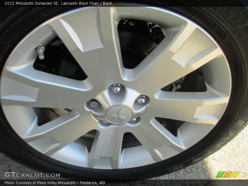 Labrador Black Pearl / Black 2013 Mitsubishi Outlander SE