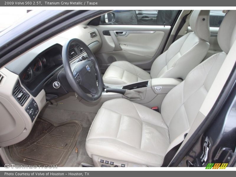 Front Seat of 2009 S60 2.5T