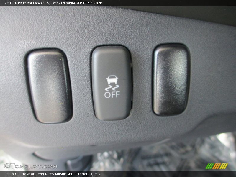 Wicked White Metallic / Black 2013 Mitsubishi Lancer ES