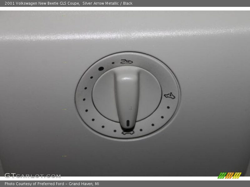 Silver Arrow Metallic / Black 2001 Volkswagen New Beetle GLS Coupe