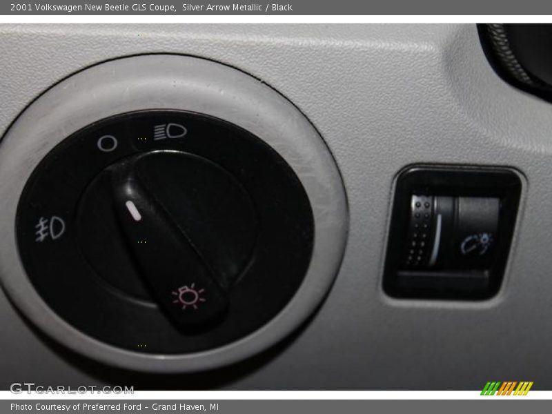 Silver Arrow Metallic / Black 2001 Volkswagen New Beetle GLS Coupe