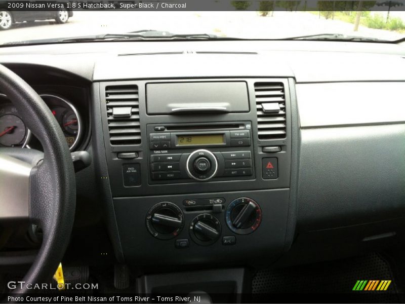 Super Black / Charcoal 2009 Nissan Versa 1.8 S Hatchback