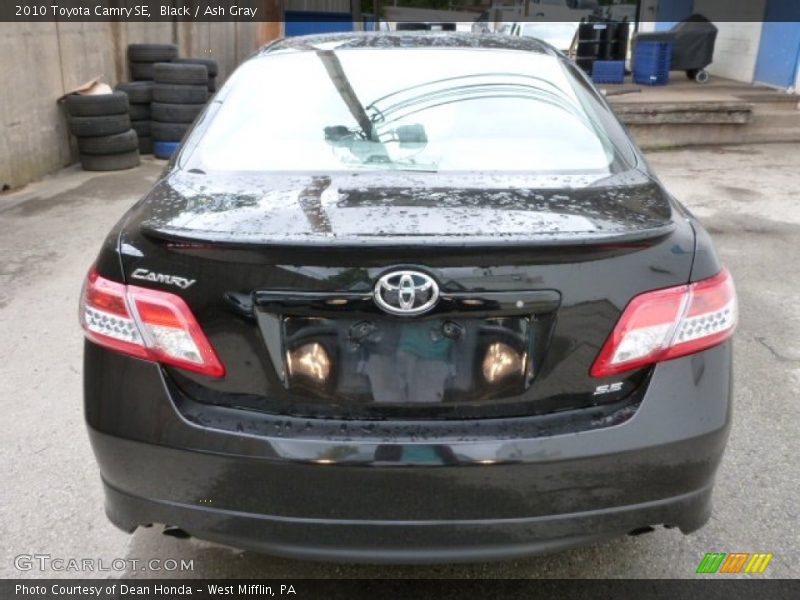 Black / Ash Gray 2010 Toyota Camry SE