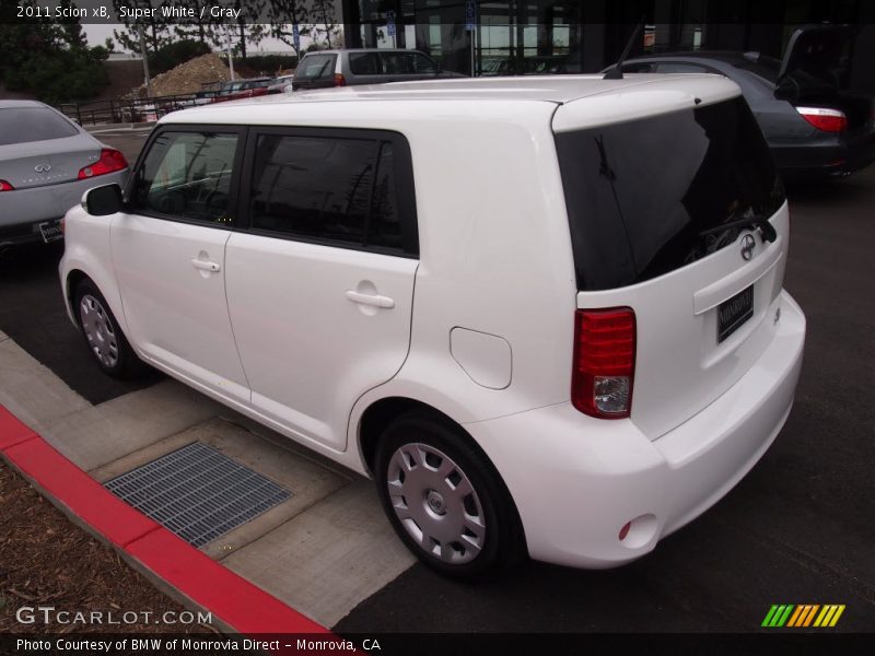 Super White / Gray 2011 Scion xB