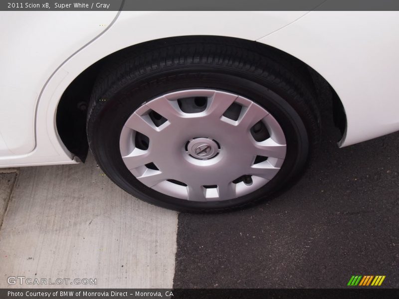 Super White / Gray 2011 Scion xB