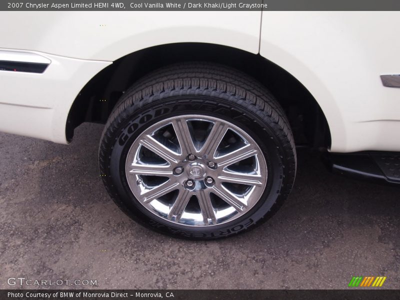 Cool Vanilla White / Dark Khaki/Light Graystone 2007 Chrysler Aspen Limited HEMI 4WD