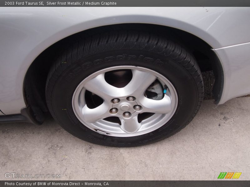 Silver Frost Metallic / Medium Graphite 2003 Ford Taurus SE