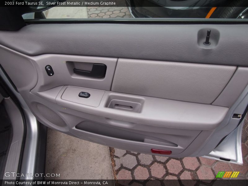 Silver Frost Metallic / Medium Graphite 2003 Ford Taurus SE