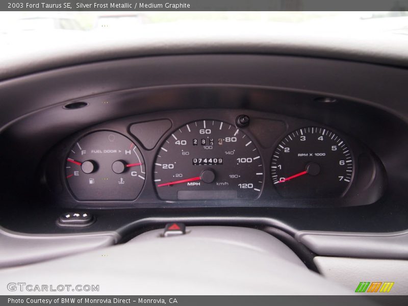 Silver Frost Metallic / Medium Graphite 2003 Ford Taurus SE