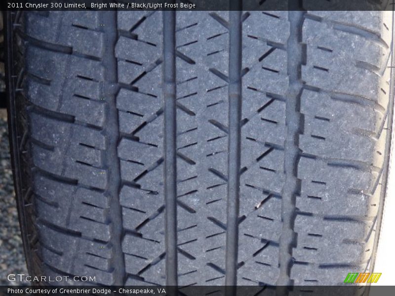 Bright White / Black/Light Frost Beige 2011 Chrysler 300 Limited