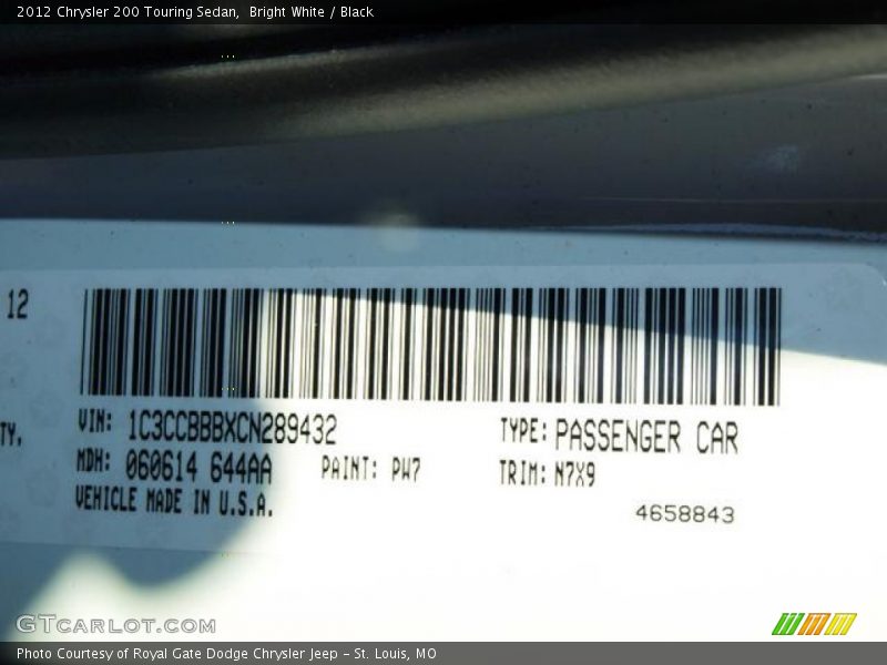 Bright White / Black 2012 Chrysler 200 Touring Sedan