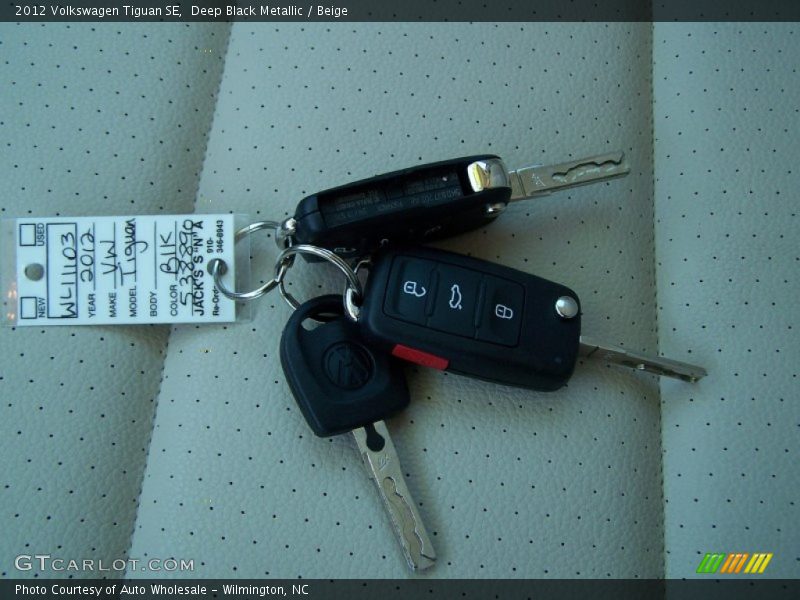 Deep Black Metallic / Beige 2012 Volkswagen Tiguan SE