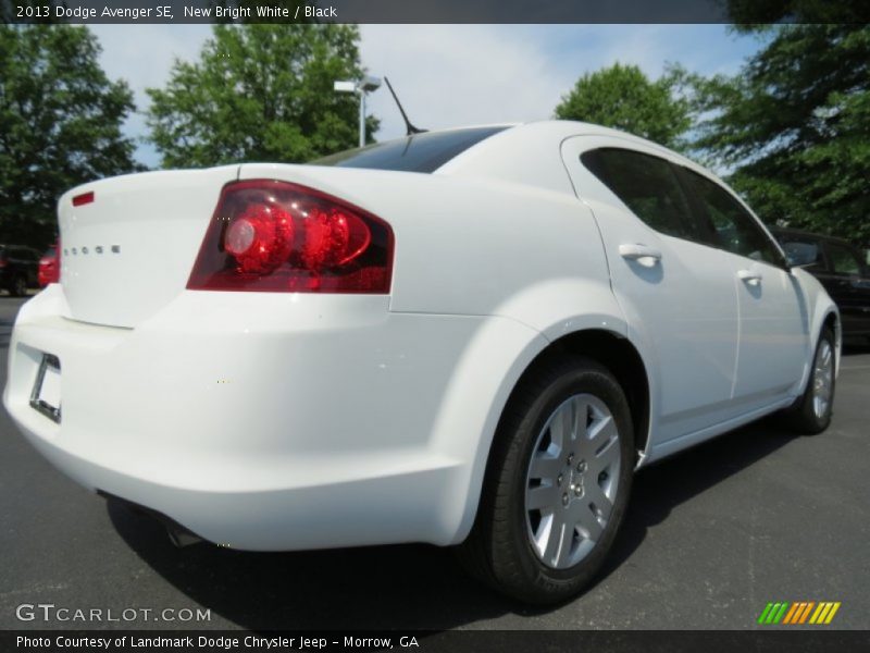 New Bright White / Black 2013 Dodge Avenger SE