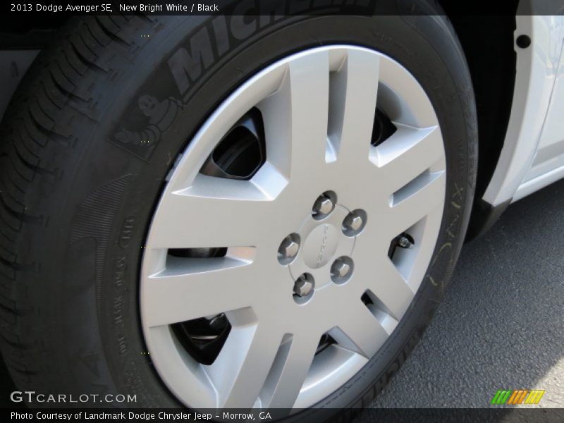 New Bright White / Black 2013 Dodge Avenger SE