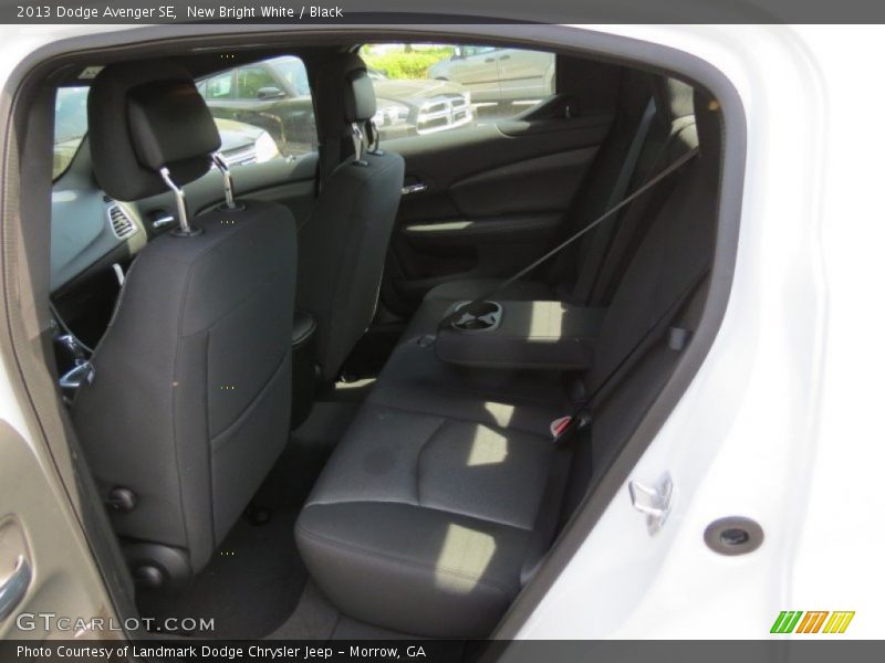 New Bright White / Black 2013 Dodge Avenger SE