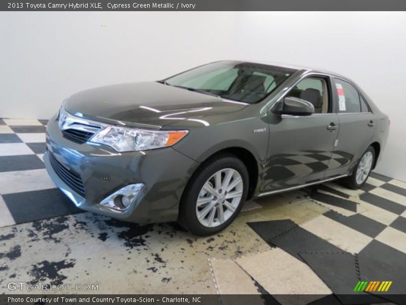 Cypress Green Metallic / Ivory 2013 Toyota Camry Hybrid XLE