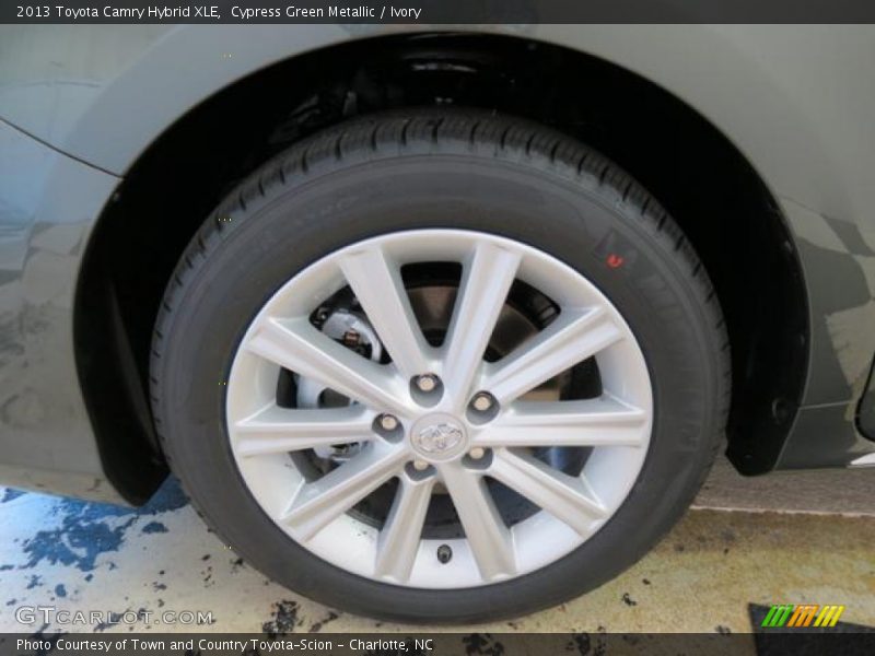Cypress Green Metallic / Ivory 2013 Toyota Camry Hybrid XLE