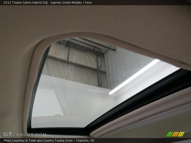 Cypress Green Metallic / Ivory 2013 Toyota Camry Hybrid XLE