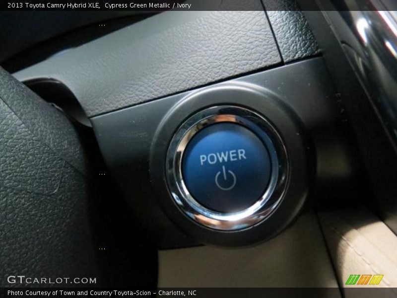 Controls of 2013 Camry Hybrid XLE
