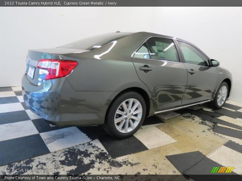Cypress Green Metallic / Ivory 2013 Toyota Camry Hybrid XLE