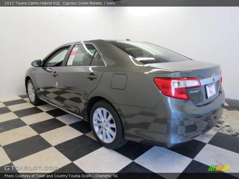 Cypress Green Metallic / Ivory 2013 Toyota Camry Hybrid XLE