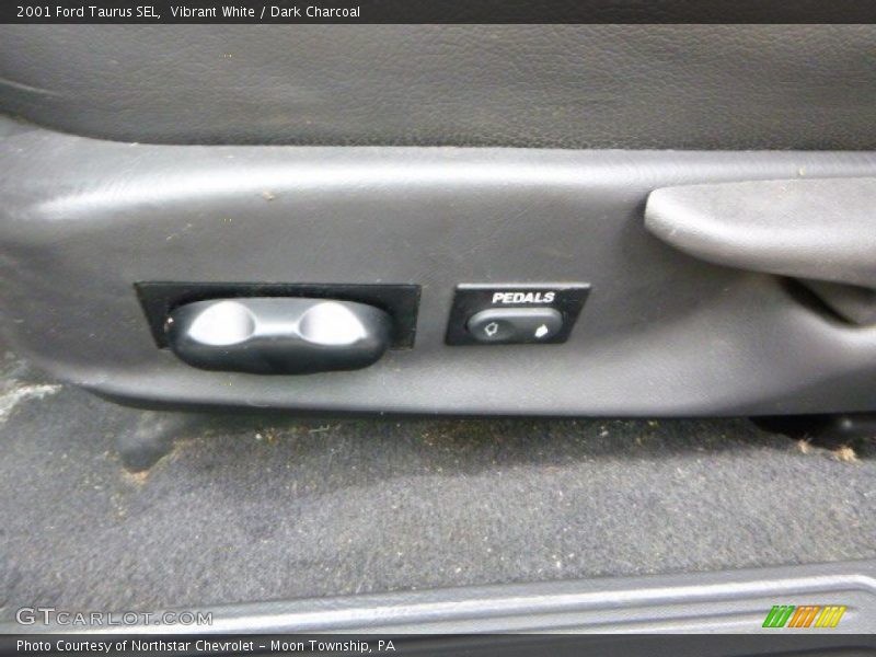 Vibrant White / Dark Charcoal 2001 Ford Taurus SEL