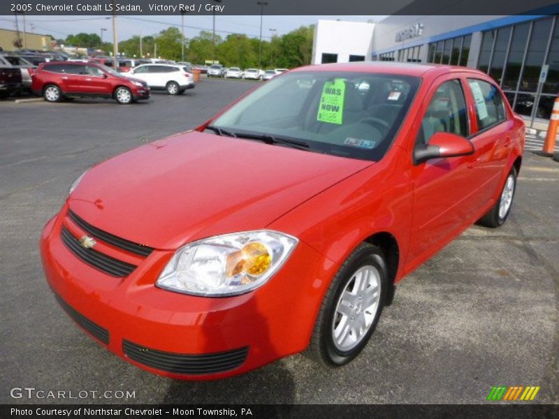 Victory Red / Gray 2005 Chevrolet Cobalt LS Sedan