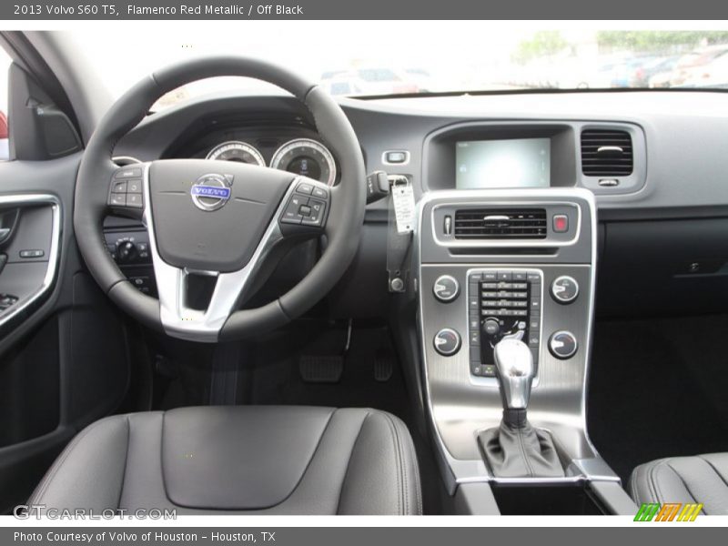 Dashboard of 2013 S60 T5