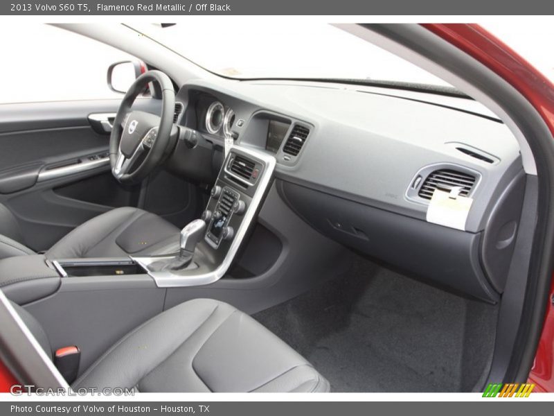 Dashboard of 2013 S60 T5