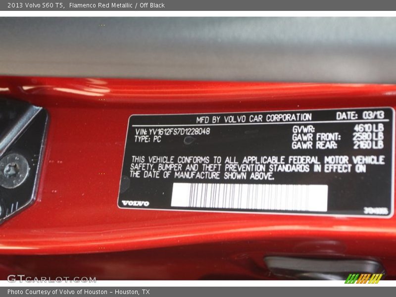 Flamenco Red Metallic / Off Black 2013 Volvo S60 T5