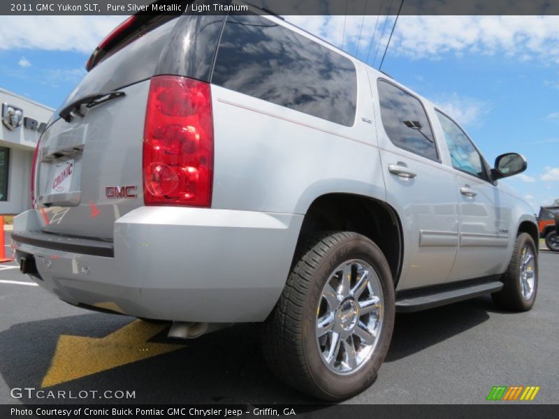 Pure Silver Metallic / Light Titanium 2011 GMC Yukon SLT