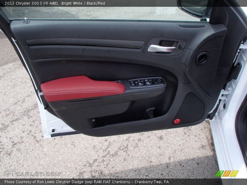 Door Panel of 2013 300 S V6 AWD