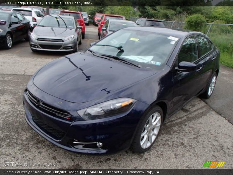 Front 3/4 View of 2013 Dart SXT
