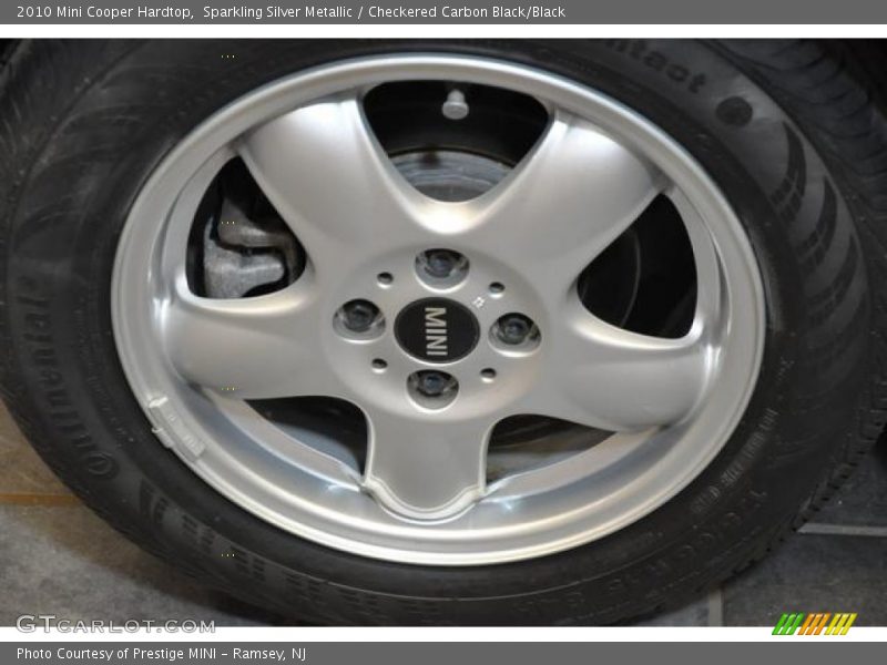 Sparkling Silver Metallic / Checkered Carbon Black/Black 2010 Mini Cooper Hardtop