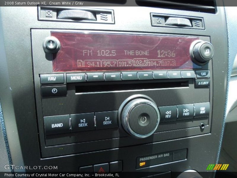 Cream White / Gray 2008 Saturn Outlook XE