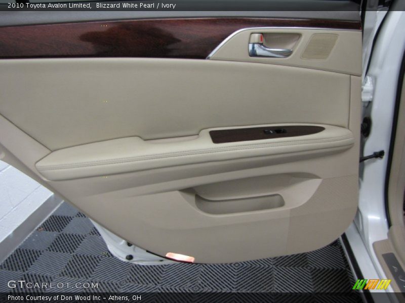 Blizzard White Pearl / Ivory 2010 Toyota Avalon Limited