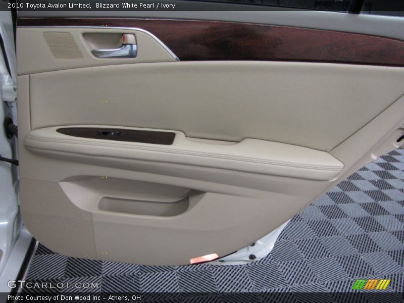 Blizzard White Pearl / Ivory 2010 Toyota Avalon Limited