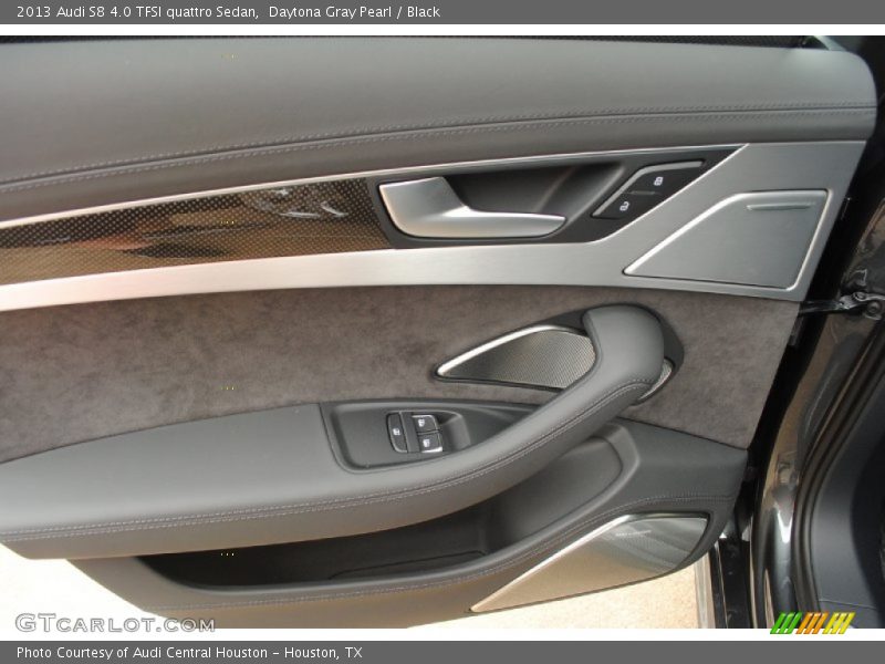 Door Panel of 2013 S8 4.0 TFSI quattro Sedan