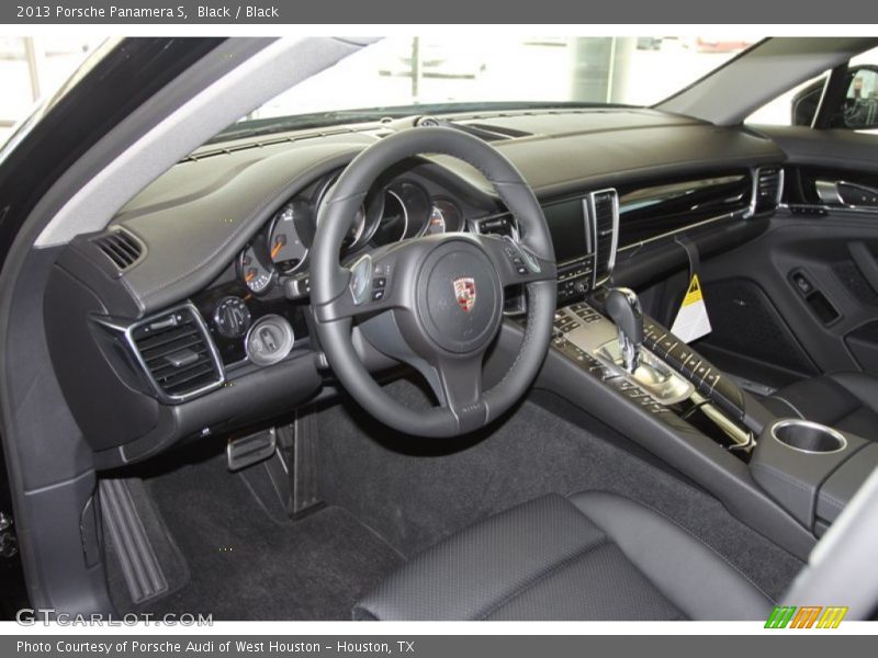 Dashboard of 2013 Panamera S