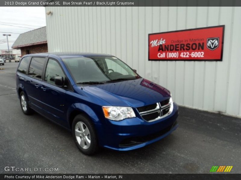 Blue Streak Pearl / Black/Light Graystone 2013 Dodge Grand Caravan SE