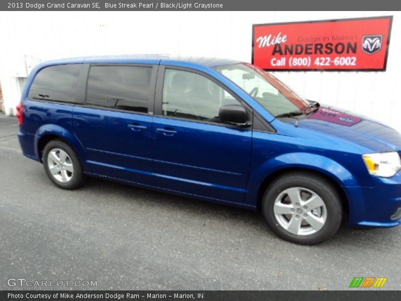 Blue Streak Pearl / Black/Light Graystone 2013 Dodge Grand Caravan SE